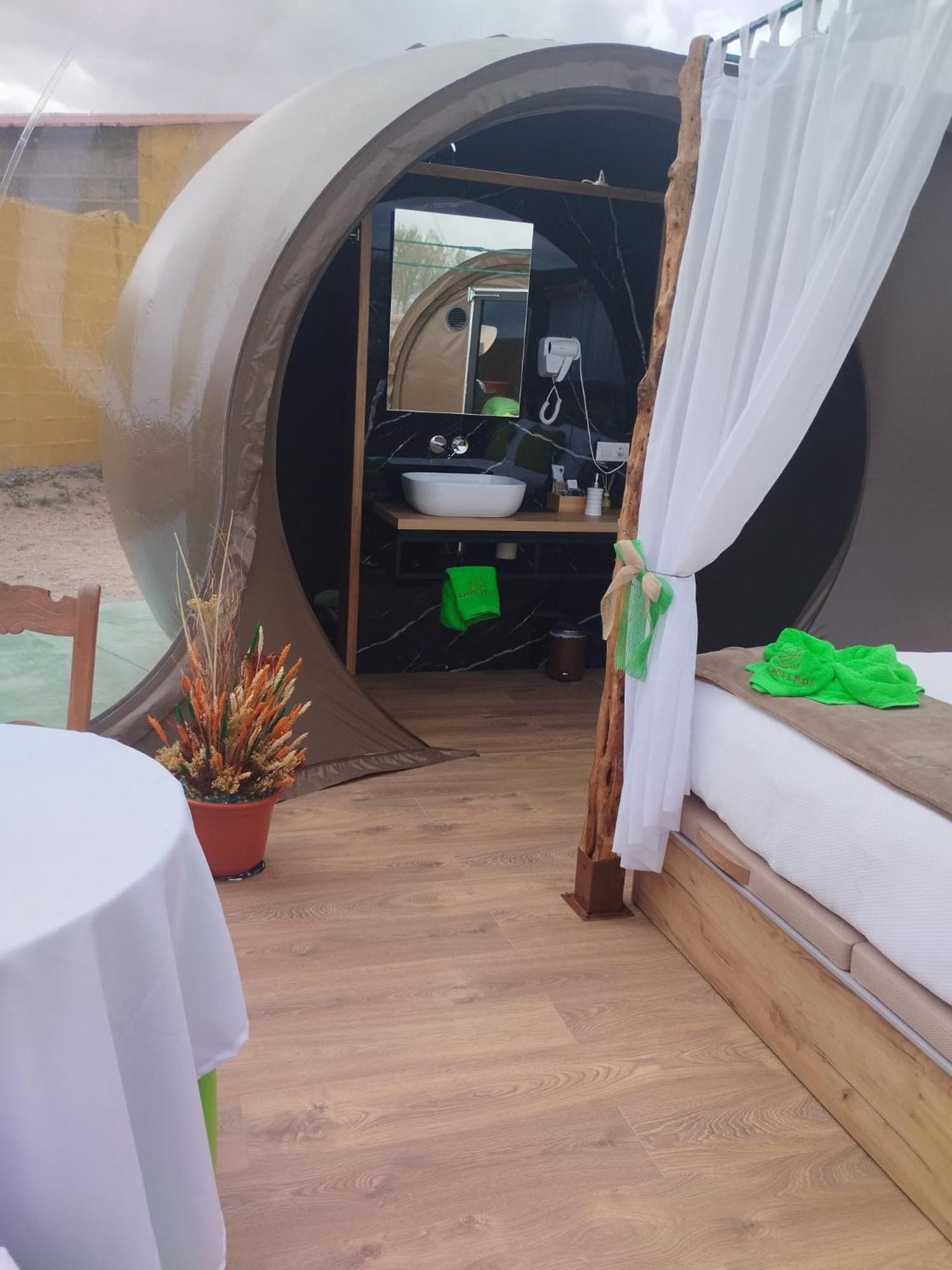 Cosmoveros - Hotel Burbuja Pedraza Экстерьер фото
