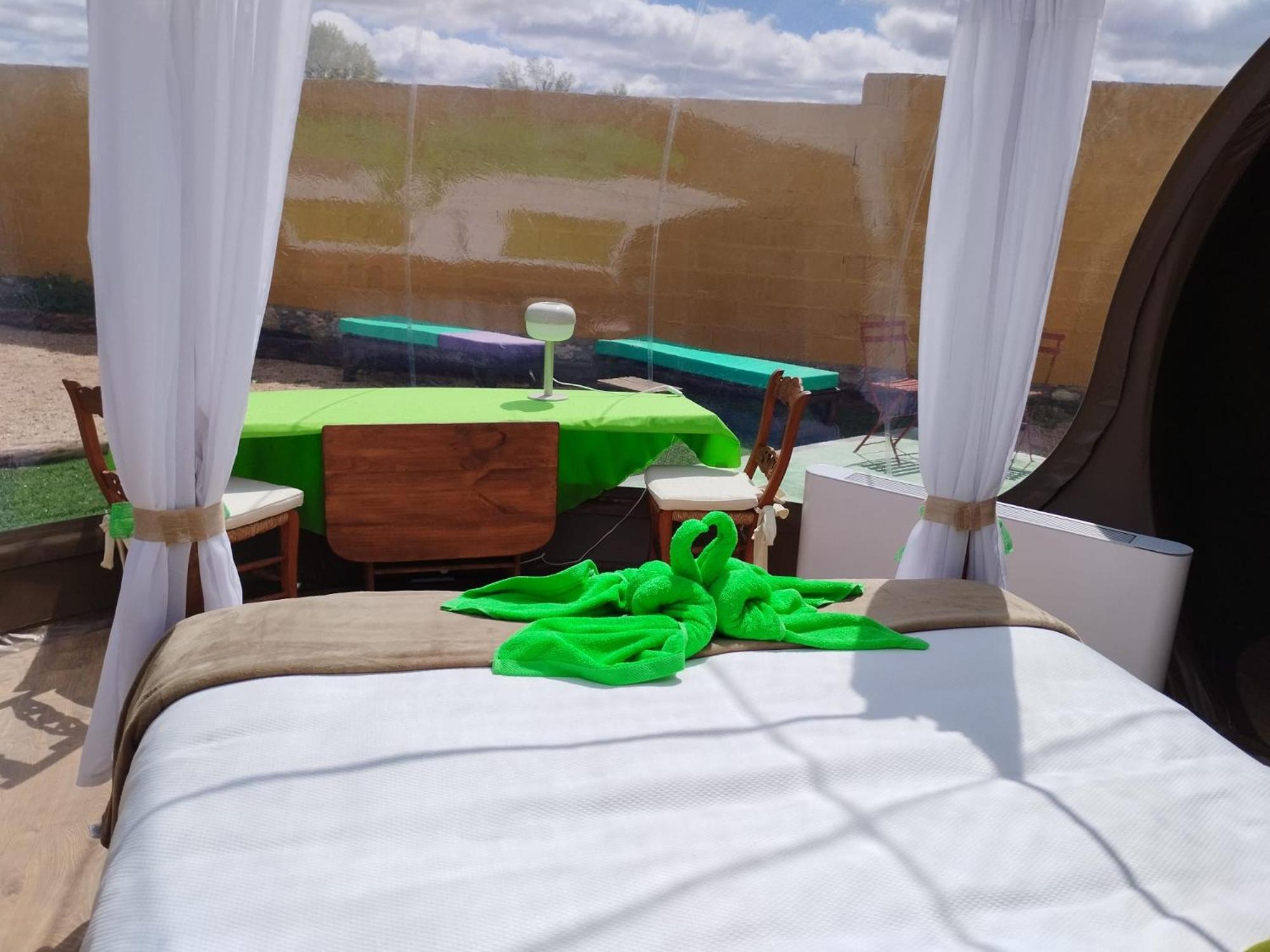 Cosmoveros - Hotel Burbuja Pedraza Экстерьер фото