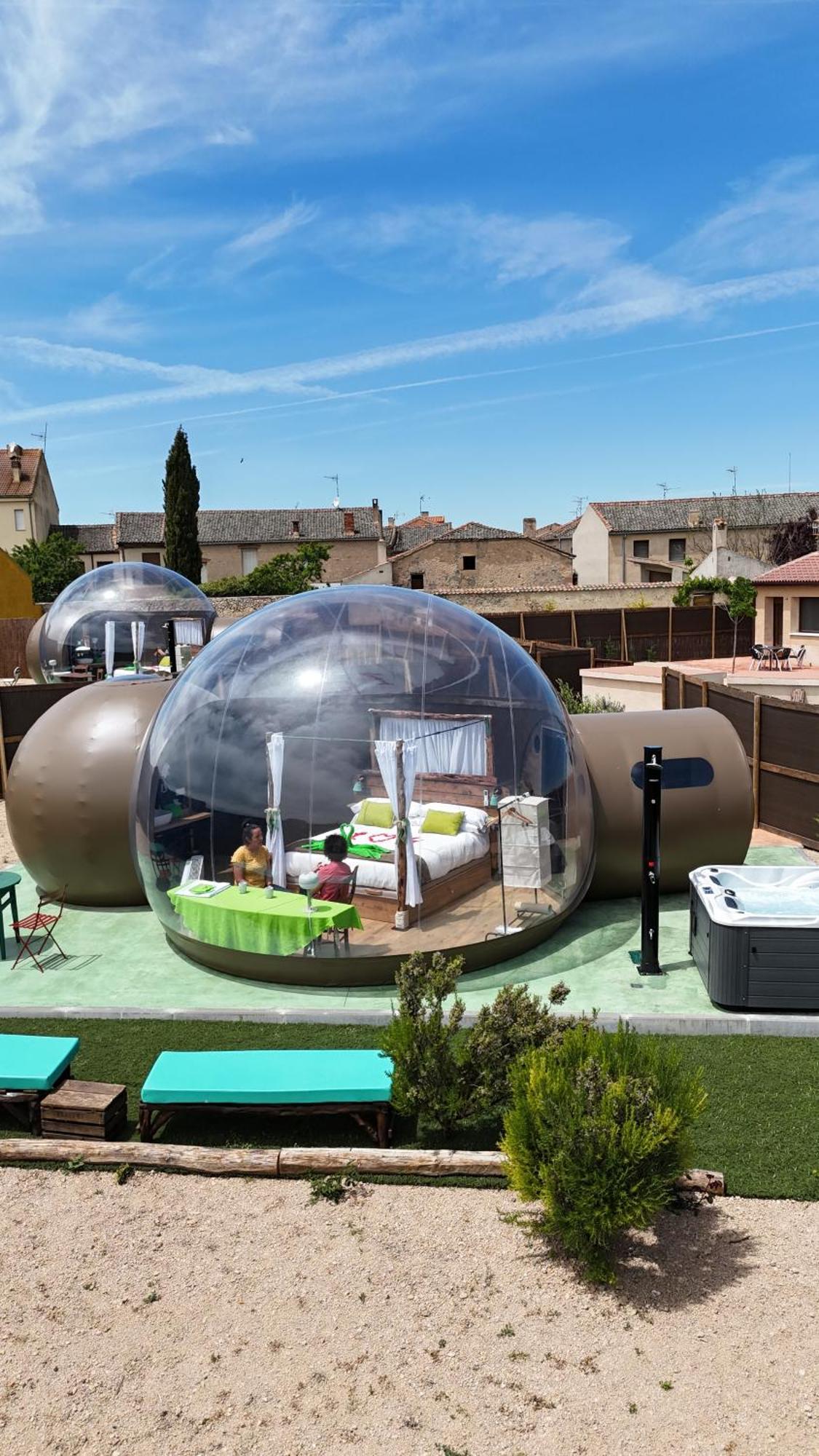 Cosmoveros - Hotel Burbuja Pedraza Экстерьер фото