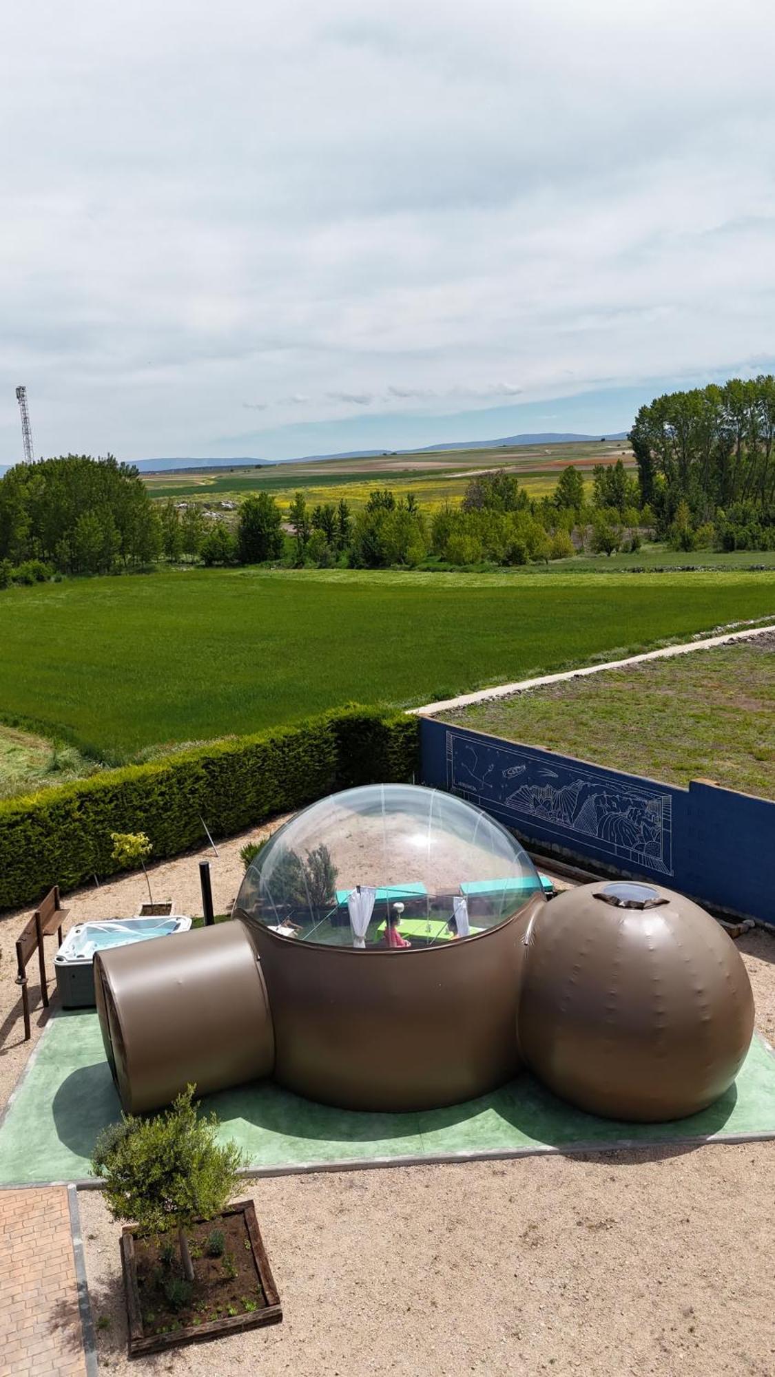 Cosmoveros - Hotel Burbuja Pedraza Экстерьер фото